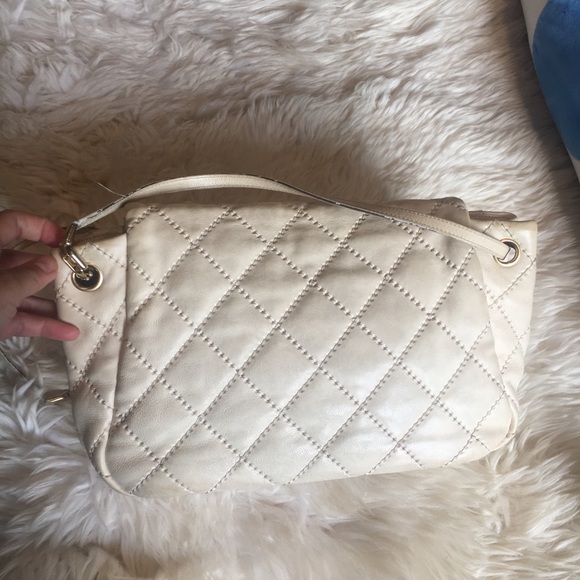 Chanel cream quilted bag GHW worn - Picture 8 of 10